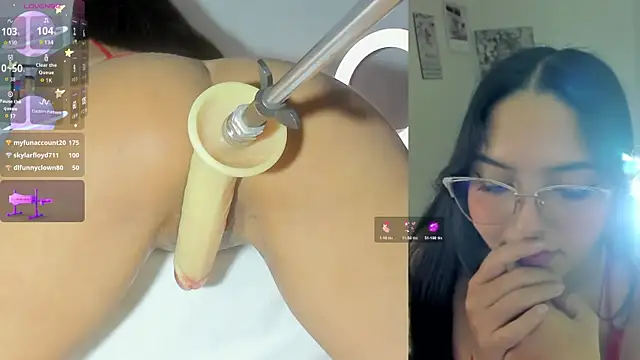 sofi velez online show from April 17, 9:50 pm