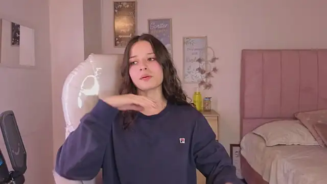 Amaia Daniells online show from January 9, 4:39 am