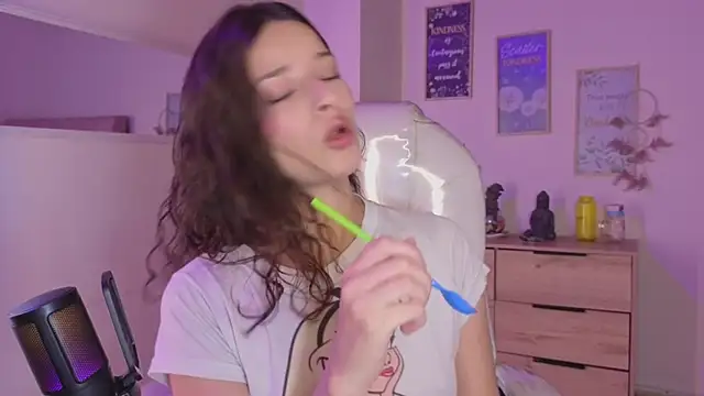 Amaia Daniells online show from October 24, 4:08 am