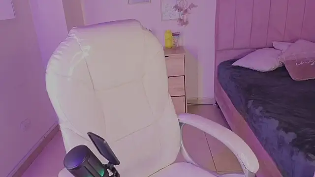 Amaia Daniells online show from September 23, 3:48 am