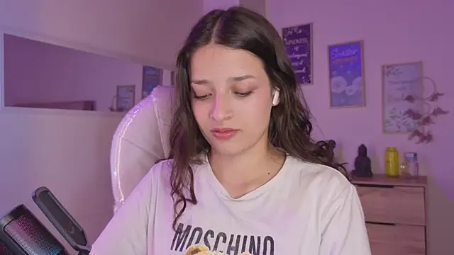 Amaia Daniells online show from October 23, 3:45 am