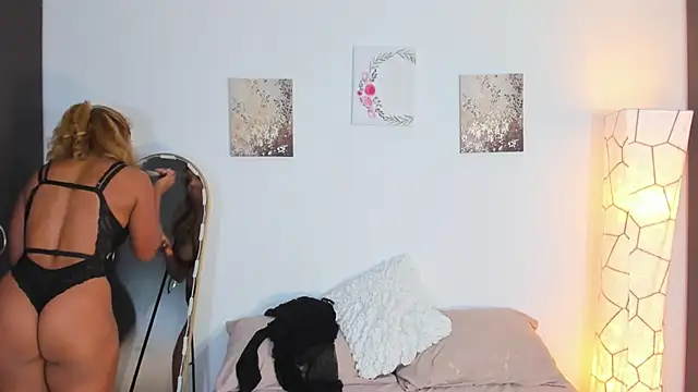 SarahCinnamon- online show from March 6, 10:05 pm