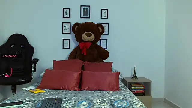 99Black Girl online show from October 23, 11:44 pm