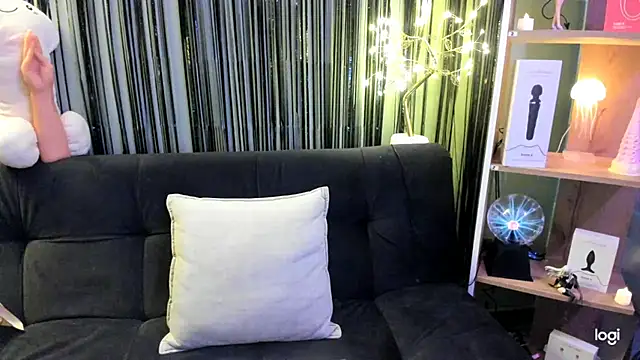 lilly sweett online show from February 23, 11:04 pm