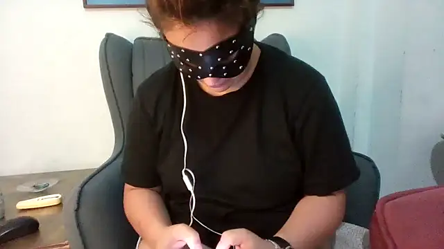 insatiableeee online show from September 27, 11:45 pm