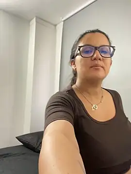 SWEETLILY18 online show from October 28, 10:25 pm