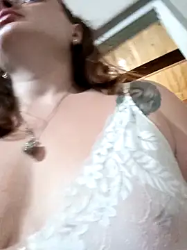 Emmacut online show from March 5, 9:10 pm