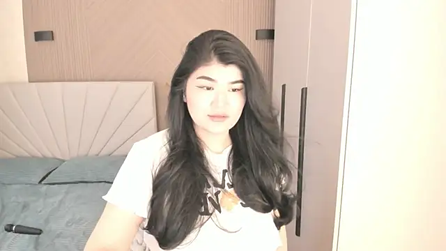 mia lui online show from June 13, 11:18 am