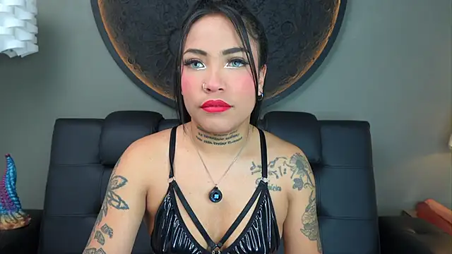 miss vaiolette online show from November 27, 11:35 am