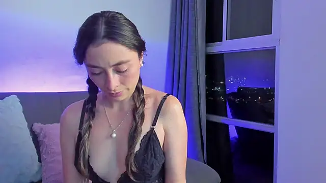 Amatiista online show from October 5, 1:32 am