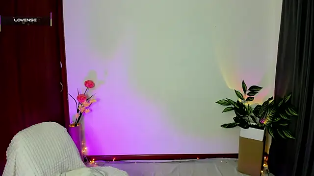 Silvanna-Moree online show from November 27, 2:14 am