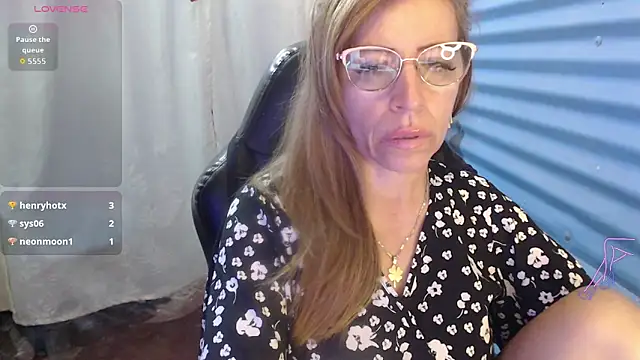 Chayla Ruiz online show from June 2, 9:27 pm
