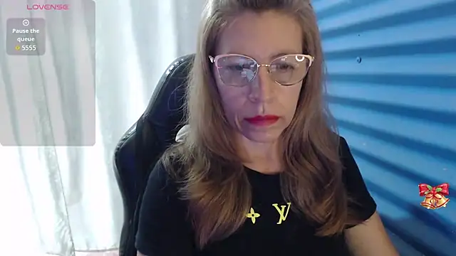 Chayla Ruiz online show from April 15, 6:52 pm