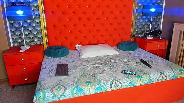 VallerieJones online show from April 11, 2:54 pm