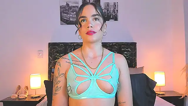 April Cutee online show from October 23, 8:04 pm