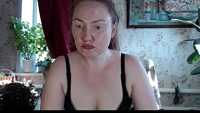 EmilyDoth online show from June 14, 12:05 pm