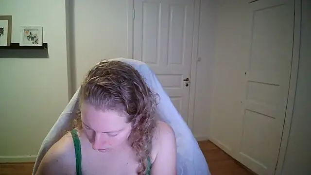 Girlnina-1995 online show from November 3, 7:23 am