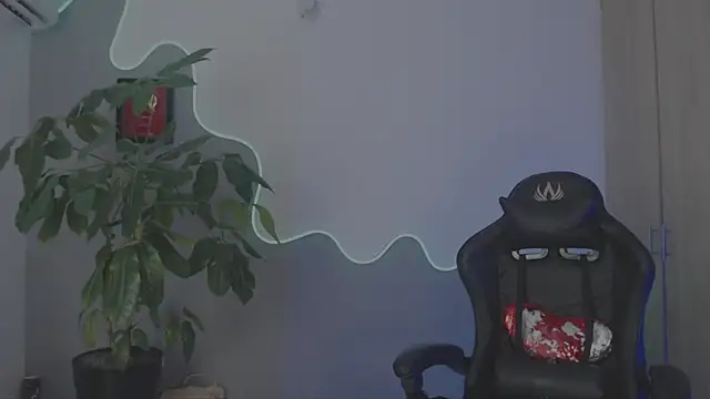 LauPolett online show from April 18, 2:25 am