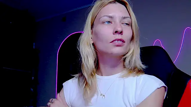 karo123421 online show from September 30, 8:13 pm