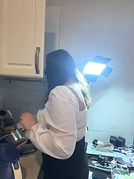 DienkaGreen online show from December 21, 9:30 pm