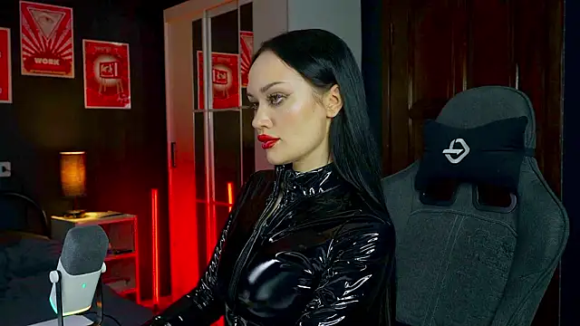 QueenAliss online show from February 7, 8:29 am