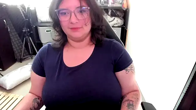 aika-dreams online show from December 4, 2:30 pm