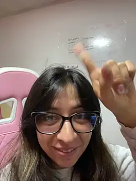 Maggie Fox3 online show from February 6, 2:37 am