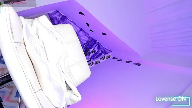 VictoriaVX online show from October 24, 12:01 pm