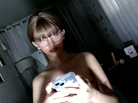urlovely innocent online show from October 12, 5:54 am