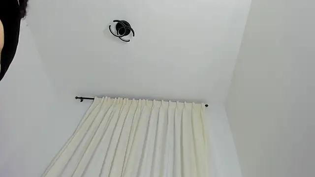 candyhotsquirt xx online show from April 18, 11:15 pm