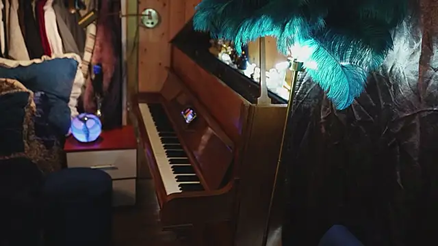 VanessaDoyle online show from April 3, 3:10 pm