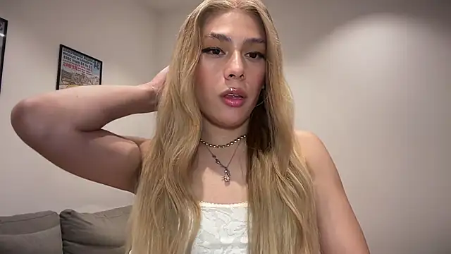 saray doll online show from June 6, 1:45 am