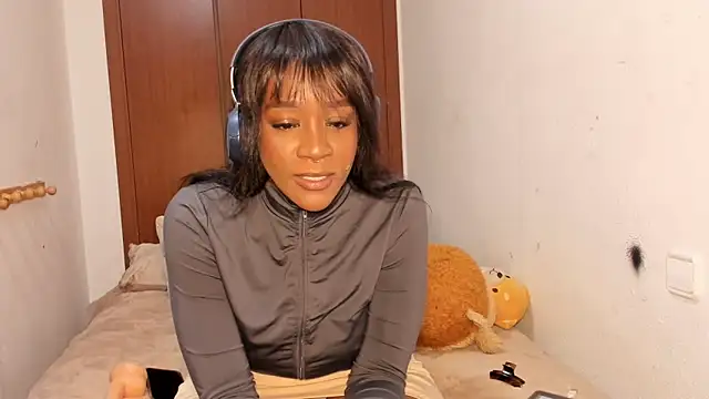 viioolleettaa online show from March 17, 7:07 pm