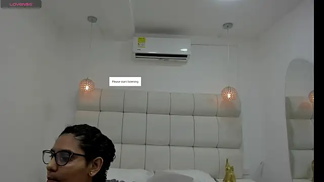 DanielleEvans  online show from October 27, 11:17 am