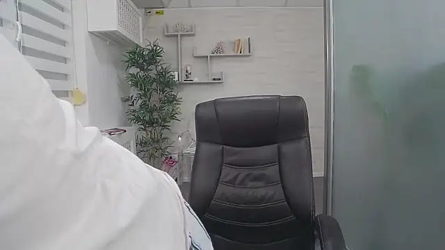 EllaMilf  online show from March 26, 2:08 pm