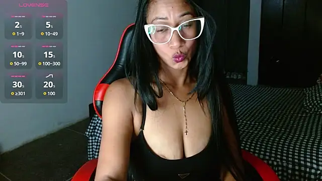 Emiliklauss22 online show from March 1, 9:14 pm