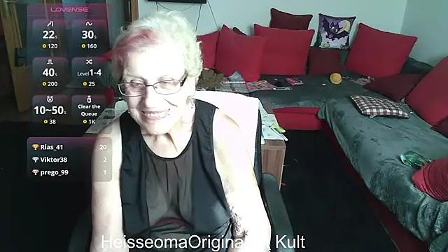 HeisseomaOriginal online show from September 19, 8:24 am