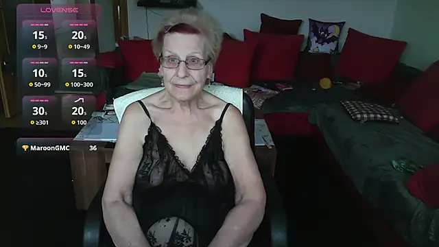 HeisseomaOriginal online show from October 15, 7:33 am