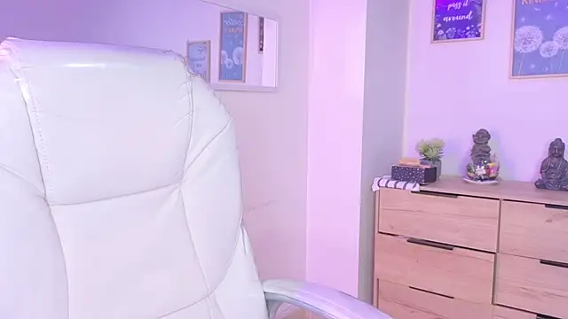 bluee hazell online show from September 16, 12:02 pm