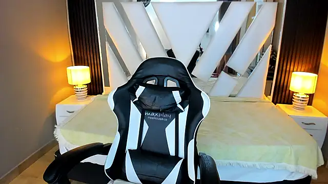 Linda4Petite online show from February 16, 6:08 pm