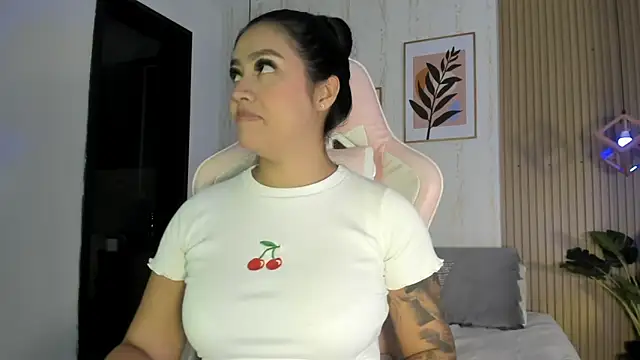 CameronCollins  online show from October 6, 8:13 pm