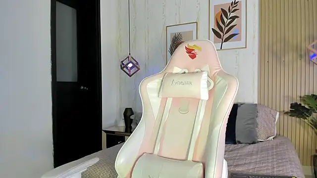 CameronCollins  online show from October 9, 8:46 pm