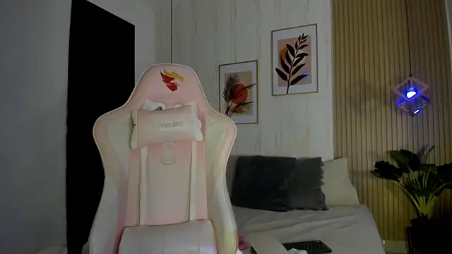 CameronCollins  online show from September 26, 8:39 pm