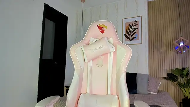 CameronCollins  online show from October 15, 8:11 pm