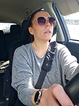 Ellie-L-Elizabeth online show from March 18, 6:13 pm