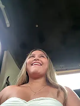 lunablossom  online show from January 31, 8:51 pm