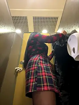 CrazzyChicks online show from October 2, 7:57 am