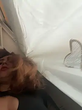 DaisyVibesss online show from January 15, 11:05 am