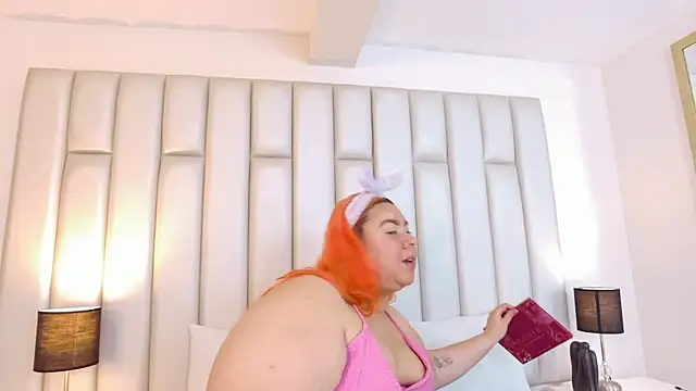 aandreaperez online show from November 29, 12:20 pm