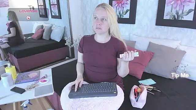 EmilySumer online show from September 28, 3:35 am